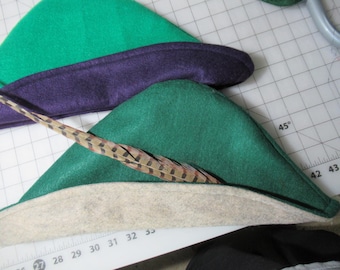 Gorra de Robin Hood, sombrero Peter Pan, verde bosque, forrada, lo que significa que no se ven las costuras con bordes sin rematar.
