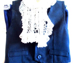 Conjunto victoriano azul marino oscuro: pantalones, chaleco y jabot talla 5.