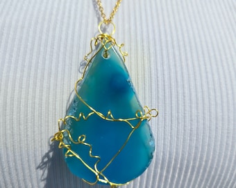 Blue Agate Wire-Wrapped Gemstone Necklace – Elegant Handmade Bohemian Jewelry