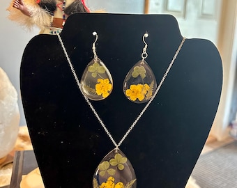 Conjunto de collar y pendientes de trébol de cuatro hojas
