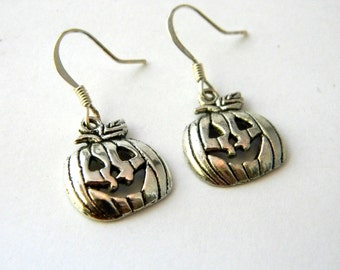 4048 Antique Silver Ghost Dangle Earrings