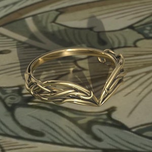 Gold Elvish Crown Ring - Fantasy Wedding Ring - Celtic Dainty Promise Ring