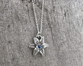 エアリス シルバー リリーネックレス - フラワーペンダント（3mm