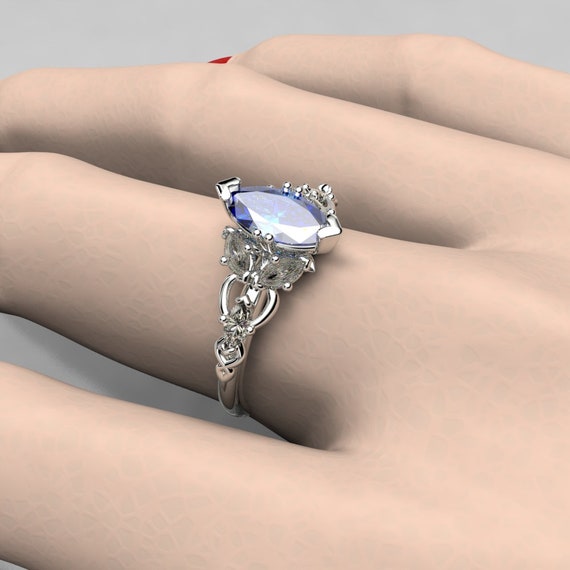 Bague de fiancailles elfique avec saphir de laboratoire Bague de fiancailles fantaisie taille marquise Bague grappe etheree Etsy Canada