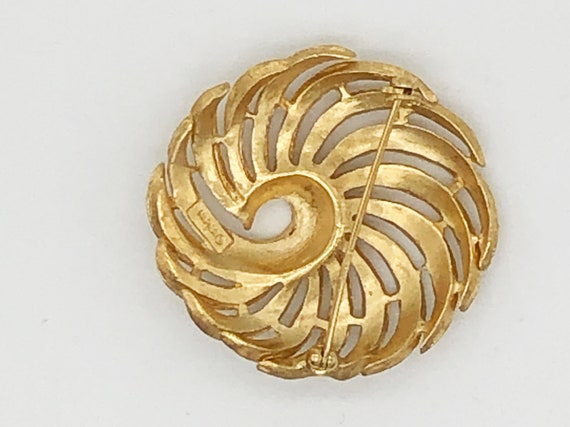 Napier Textured Gold Vintage Brooch - image 2