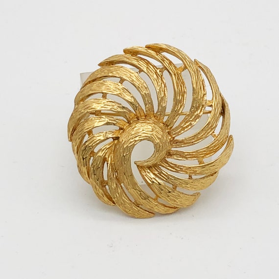 Napier Textured Gold Vintage Brooch - image 3