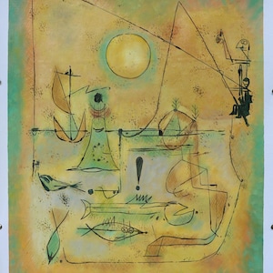 Può includere: Dipinto astratto con un sole giallo, forme verdi e marroni e linee nere. Il dipinto ha uno stile fantasioso e surreale.