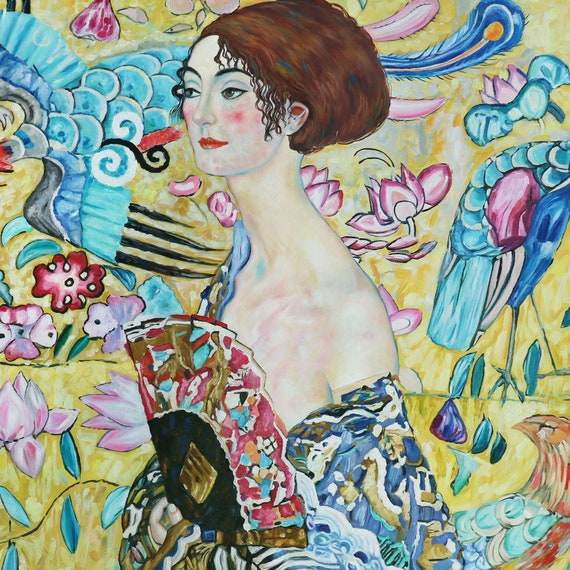 扇を持つ女性 - グスタフ・クリムトの手描きの油絵、中国の龍のドレス