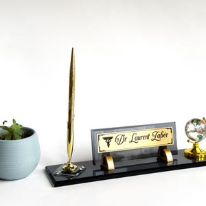 Personalized Black Glass Desk Name Plate with Pen, Caduceus Office Nameplate, Gifts for Doctors and Lawyers, Stylish Office Gift Ideas
