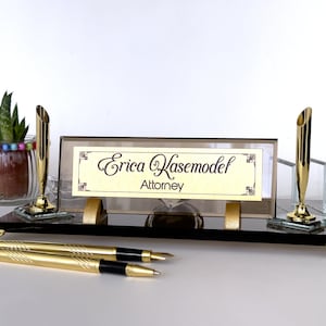 Benutzerdefinierte schwarze Glas Schreibtisch Namensschild mit Stift-Set, Kristall Visitenkartenhalter, Schüssel und Uhr, Abschlussgeschenk, PhD Geschenk, Doktor Namensschild