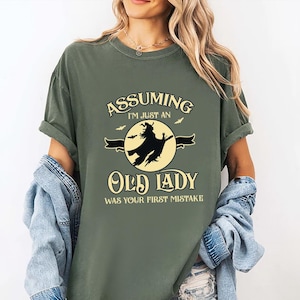 Camisa de bruja de Halloween con colores cómodos, camisa &quot;Asumo que soy solo una anciana&quot; fue tu primer error, camisa de bruja de Salem, camisa de Salem 1692