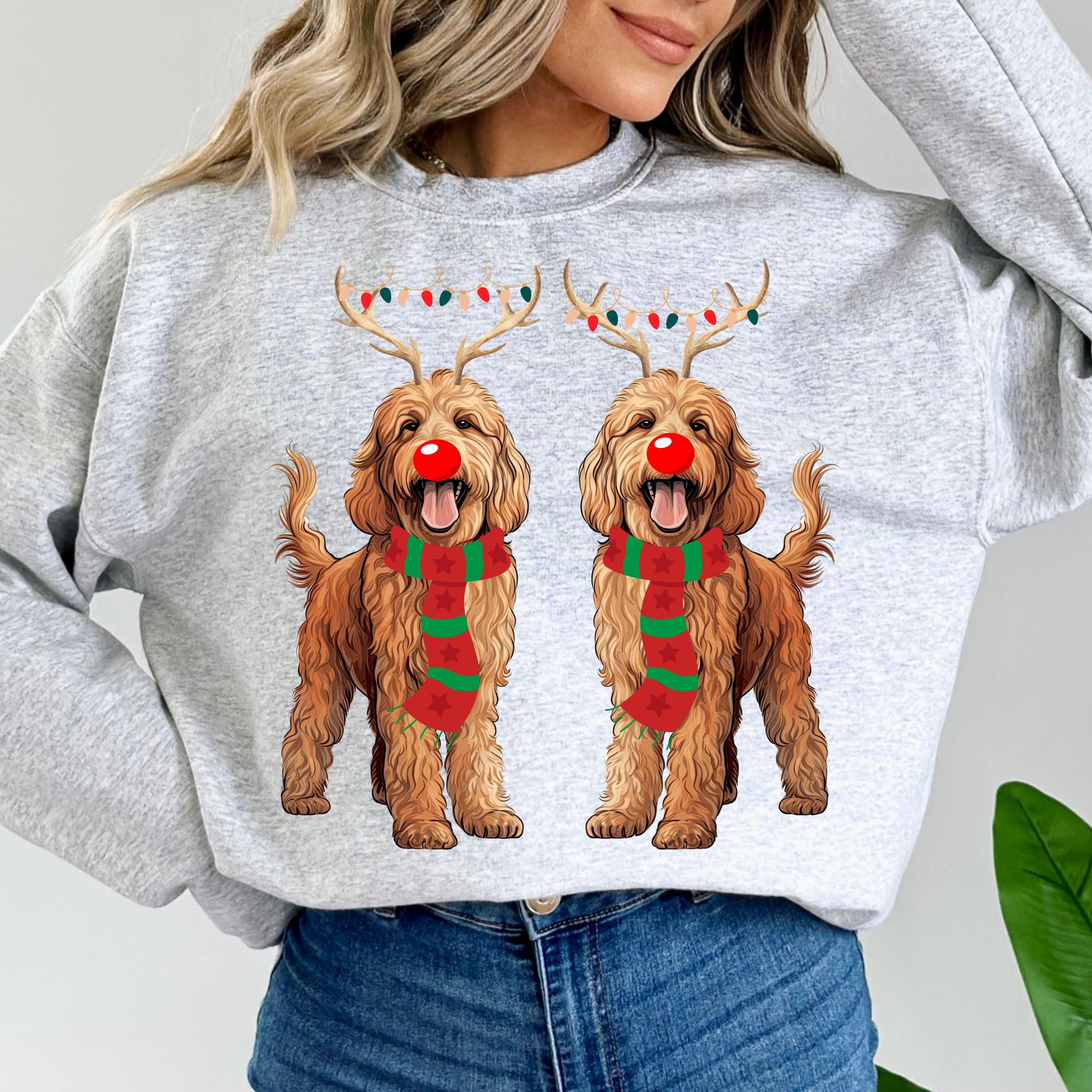 ゴールデンドゥードルのクリスマスPNGギフト、メリークリスマス犬好きシャツ、ホリデーペットデザイン、落書きクリスマスPNGスウェットシャツシャツ、ラブラドゥードル、落書き  - Etsy 日本, image size:3000x3000