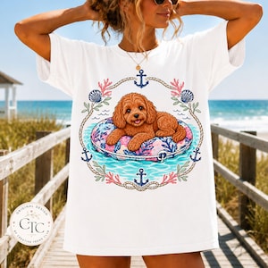 Doodle Mama Sommar Kust Png Cavapoo Png Nautisk Hund Mamma T-shirt Design Semester Png Pudel Valp Ladda Ner Söt Kryssning Png Strandvibbar T-shirt
