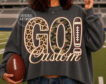Benutzerdefiniertes Namensmaskottchen Gepard Fußball PNG Retro Schulgeist Camo Spieltagsshirt Personalisiertes Team Mama Faux Sublimation Sport Grafik POD DTF