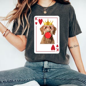 Pegatina Goldendoodle Png, Labradoodle PNG, Regalo de San Valentín para mamá Doodle, Tarjeta del rey de corazones, Sublimación Dtf para amantes de los doodles dorados, Weaton Png