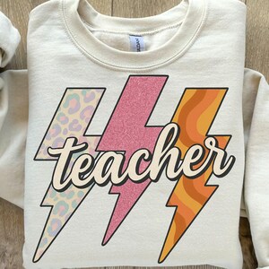 Blitzschlag Lehrer Png, zurück zu Schullehrer-Hemd Png, Retro Lehrer-T-Shirt Entwurf Png, Lehrer DTF, bunte Lehrer-Sublimation