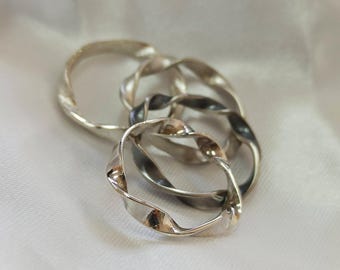 Juego de 4 anillos apilables de plata de ley, bandas trenzadas de metales mixtos.