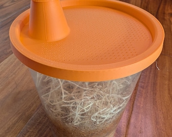 Reusable Easy Pour Flightless Fruit Fly Culture Lid with Ventilation