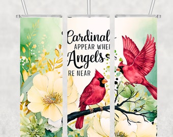 Puede incluir: Un vaso de sublimación con un diseño de acuarela de cardenales y flores. El texto en el vaso dice "Cuando los cardenales aparecen, los ángeles están cerca."