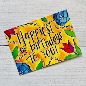 Cartão de aniversário floral mais feliz | Cartão de aniversário botânico amarelo brilhante | Cartão de aniversário feminino