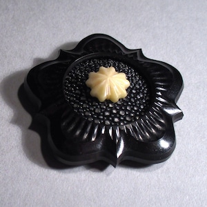Tutor Rose Shagreen Button