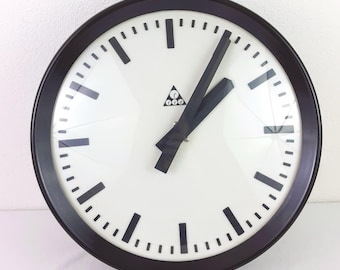 Vintage Pragotron Bakelit Wanduhr: Bauhaus Industrial Decor, Tschechoslowakei