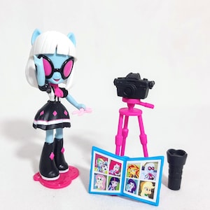 Equestria Girls Minis Photo Finish Pon-3 Doll - MLP Flashy Photo Class Set - My Little Pony Hasbro Toy