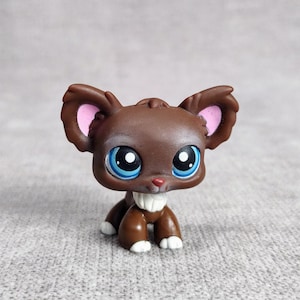 Littlest Pet Shop 219 Brown Chihuahua Dog Hasbro LPS figure Authentic Magnet Bobble head colectible toy