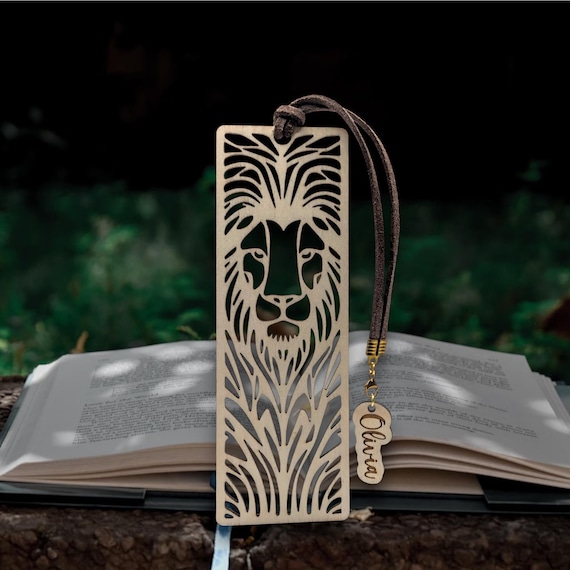 Marque-page Lion en bois Personnalisable | Découpé gravé au laser  | Idée cadeau pour amoureux de Lecture et Nature | Signet écoresponsable