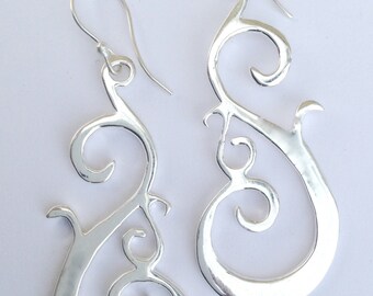 Silver curly S curve dangle earrings