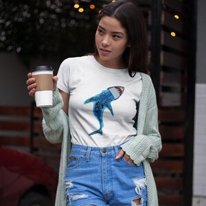 T-shirt requin pour enfant, requin squelette bleu style dessin animé avec poisson, T-shirt graphique pour enfant, haut animal de l'océan, chemise d'été pour enfant, poisson effrayant