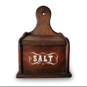Primitiv rustik saltlåda i trä med metallinsats | Vintage vägghängd salthållare för kök | 18 cm hög lantlig inredning