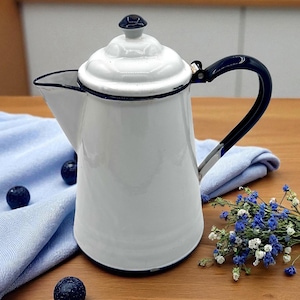 Teiera da caffè vintage in smalto francese/Smalto bianco e blu/Cucina retrò/Cucina di campagna francese/Caffettiera vintage in smalto blu navy
