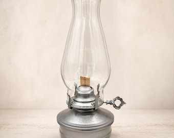 Vintage Metall Öllampe | Zinn Ton Finish Petroleum Style Lampe | Hong Kong Mid Century Cottage Dekor