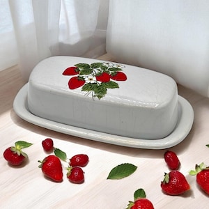 McCoy Strawberry Country Butter Dish #7013/Strawberry Kitchen Decor/Vintage Strawberry Pottery/1970s Kitchen Decor/Cottagecore Butter Dish