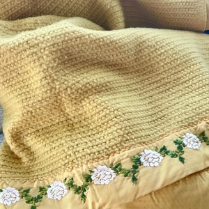 Vintage Satin Edge Blanket/Twin Size/Woven Satin Trim Blanket/Vintage Lap Blanket/yRetro Throw Blanket/Soft Security Blanket-85” x 68”