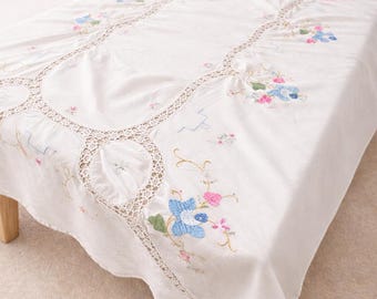 Large Vintage Handmade Linen Tablecloth with Crochet Lace & Appliqué Flowers | Cottagecore Hostingcore Table Linen