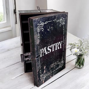 Antique Metal Pastry Cake Tin/Old Metal Cake Tin/Antique Bread Box/Vintage Kitchen/Antique Metal Canisters/Toleware