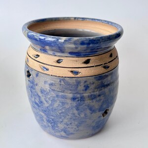 Jarrón Luminario Azul de Vintage Studio Pottery / Cerámica artística firmada a mano / 5" de alto