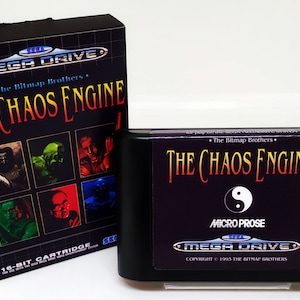 Puede incluir: Un cartucho de juego Sega Mega Drive para The Chaos Engine, un juego de 16 bits de The Bitmap Brothers. El cartucho es negro con una etiqueta morada que presenta el título del juego, un símbolo yin-yang y el logotipo de MicroProse.