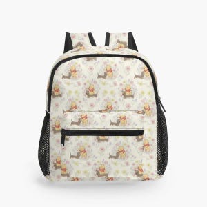 Bonita mochila infantil inspirada en Winnie the Pooh. Mochila pequeña para guardería, preescolar o excursiones. Regalo para niñas y niños.