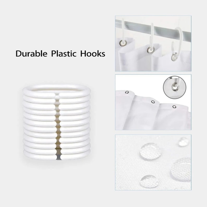 Pu&ograve; includere: Tenda da doccia bianca in tessuto impermeabile. La tenda ha una fila di occhielli argentati in alto ed &egrave; fornita con un set di ganci per tenda da doccia in plastica bianca. "Durable Plastic Hooks" &egrave; scritto in nero nella parte superiore dell'immagine.