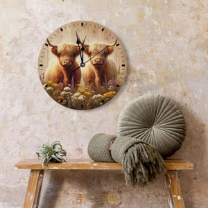 Wall clock wood, round wooden clock, rustic clock, country house style, living room clock, kitchen clock wood, Highland cow motif, farm decoration, gift idea
