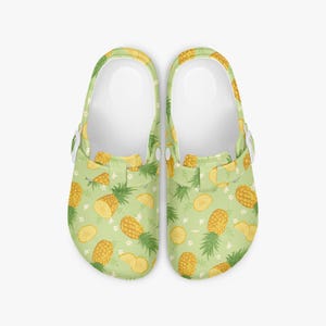 Pineapple clogs for women and children with a green tropical pattern – lightweight, comfortable shoes for summer