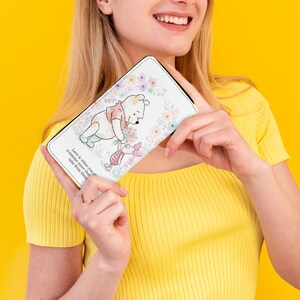 Carteira do Ursinho Pooh com leitão – carteira branca com flores e citação – ideia de presente para meninas e mulheres – doce e amorosa