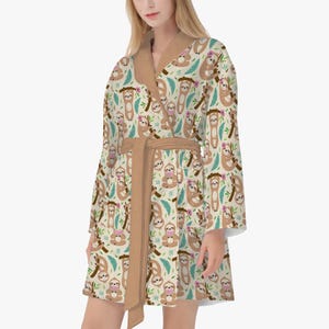 Albornoz suave y esponjoso para mujer y hombre en color beige, bata con diseño de perezoso, bata de sauna para mujer, bata con estampado de perezoso, bata de hombre
