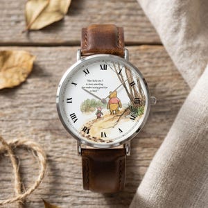 Winnie Pooh Armbanduhr mit Spruch – Vintage Pooh & Ferkel Uhr für Damen & Mädchen, Nostalgische Lederarmband Uhr, Geschenk für Winnie Pooh Fans