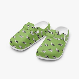 Green Farm Cow Pattern Women's, Men's, and Kids' Rubber Clogs – Comfortable Garden Shoes, Fashionable Sandals, Funny Slippers for Farmers