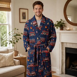 消防士バスローブ（男女兼用） – 消防車柄のドレッシングガウン、消防士へのギフト、消防士ファンローブ