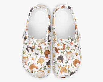 Zuecos con estampado de gallinas para mujeres y niños: zapatos cómodos con un motivo de gallina en un estilo natural y divertido, ideales para el uso diario, el jardín, la escuela y como idea para regalar.